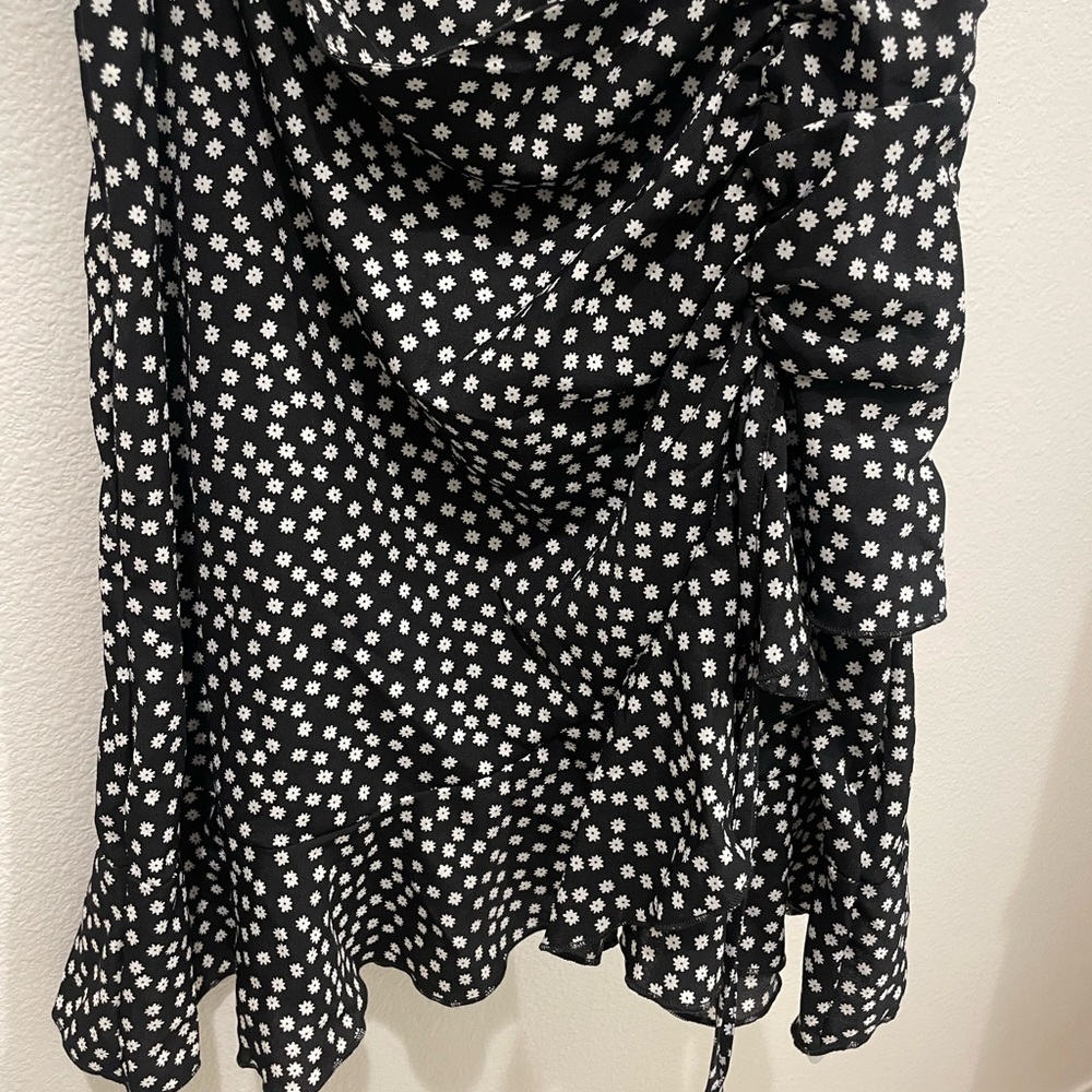 SHEIN Black and White Floral Mini Skirt